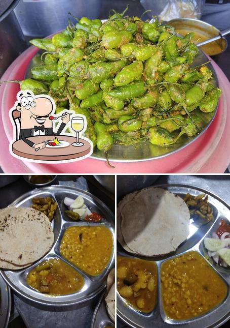 The image of Krishna Vaishnav hotel कृष्णा वैष्णव होटल’s food and exterior