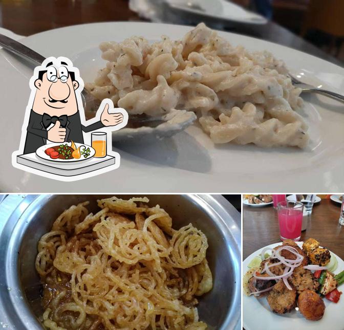 This is the image depicting food and dining table at Social Kitchen - Holiday Inn