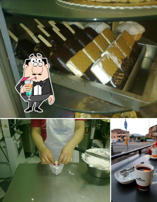 Questa è la immagine che presenta la bevanda e torta di Bar Serenade