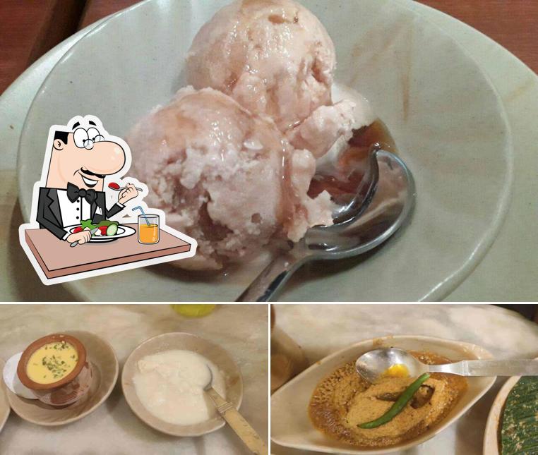 Meals at Bhojohori Manna