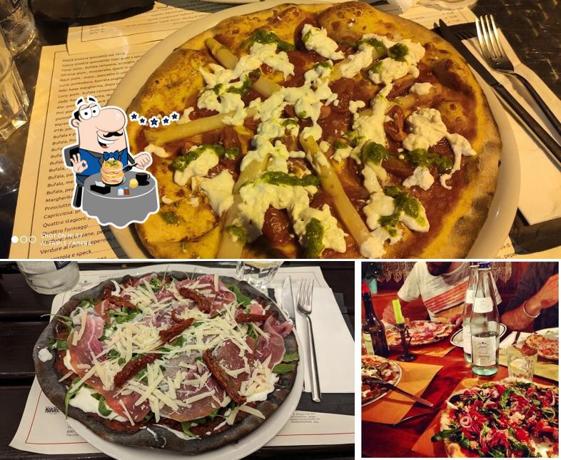 La cibo e tavolo da pranzo del ristorante