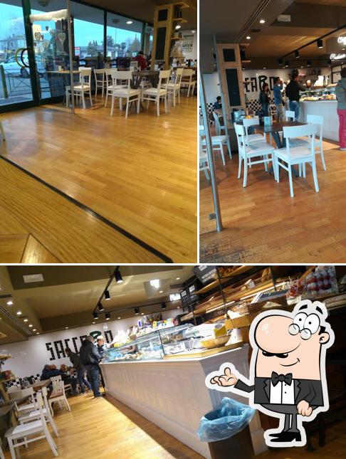 Siediti a un tavolo di Saccaro