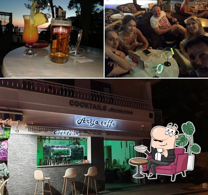 La immagine di interni e birra da Arija Caffe