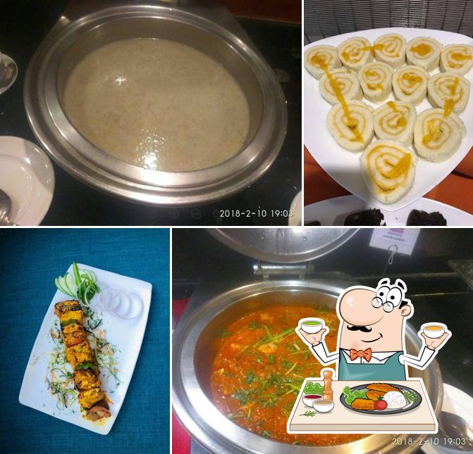 Meals at 180 Degree - The Theme Hotel
