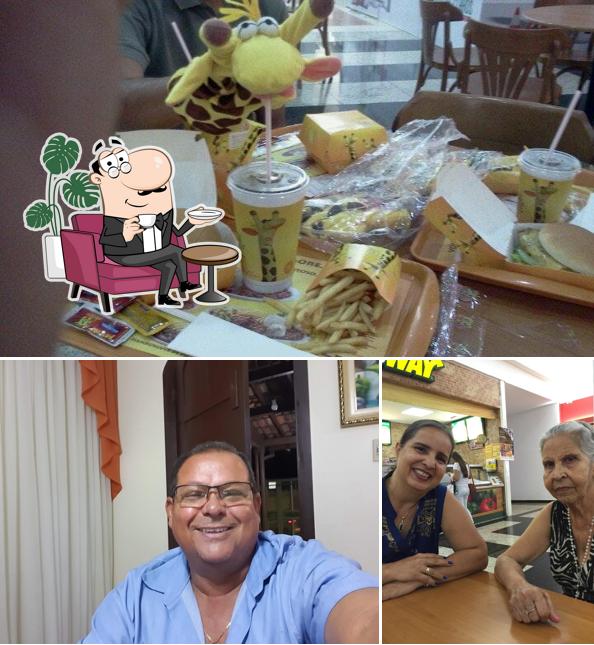 O interior do Giraffas Montes Claros Shopping