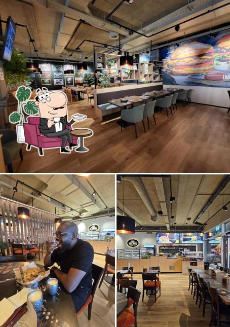 Dai un'occhiata agli interni di Big Burger Diner Zug