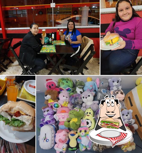 Clube sanduíches em Pizzaria e Esfiharia Quixadá Mogi