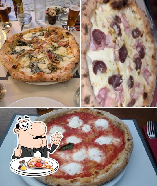 Prova una pizza a Ustaria Rosella