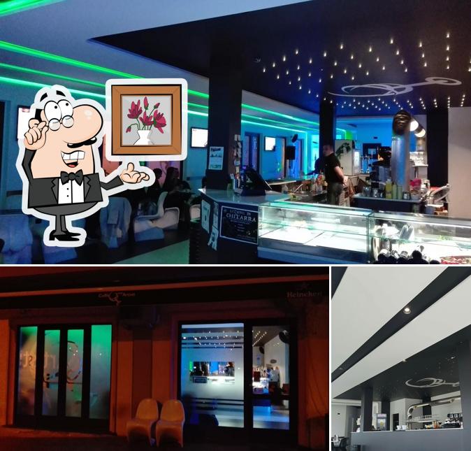 Siediti a un tavolo di Caffè Degli Artisti