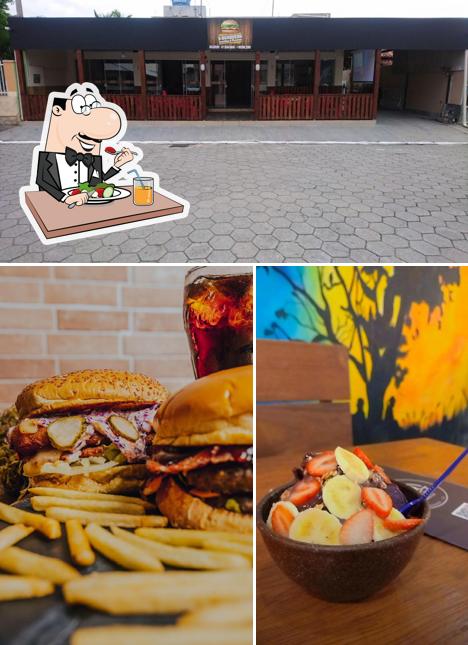 A House111 Burguer e Cia se destaca pelo comida e exterior