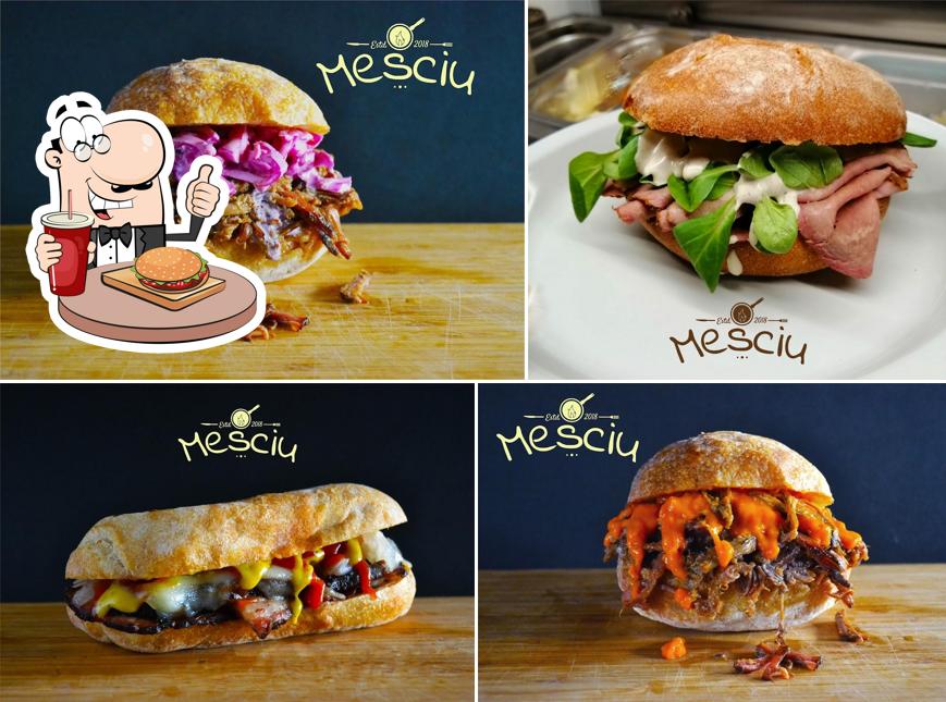 Concediti un bell'hamburger a Mesciu Garage