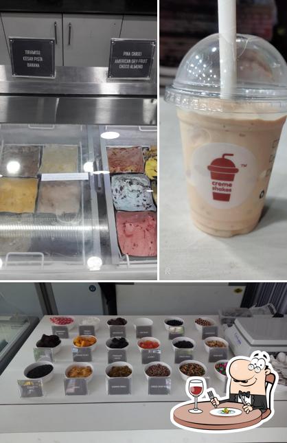 Among various things one can find food and interior at Creme Berry