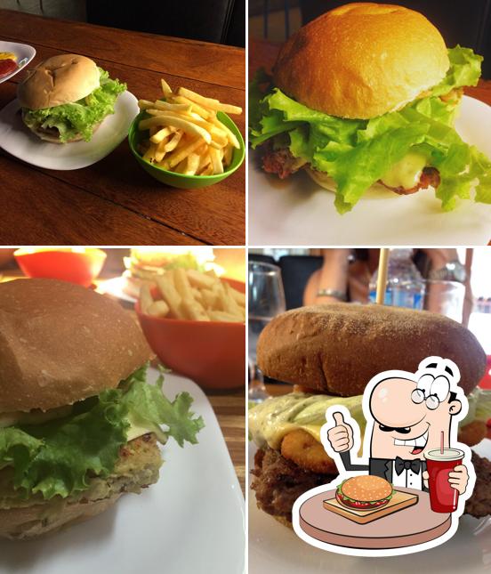 Delicie-se com um hambúrguer no 4 Eat Burger Bar -Restaurante , Hamburgueria e Bar -Pinheiros