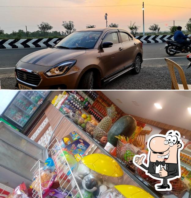 Look at the pic of CAFE 4 U