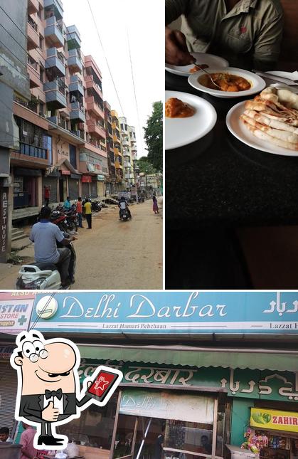 Look at the photo of Delhi Darbar