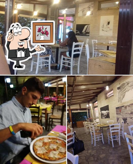 Siediti a un tavolo di Pizzeria All'Improvviso