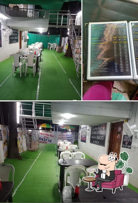The interior of STEP FOR SNACK'S