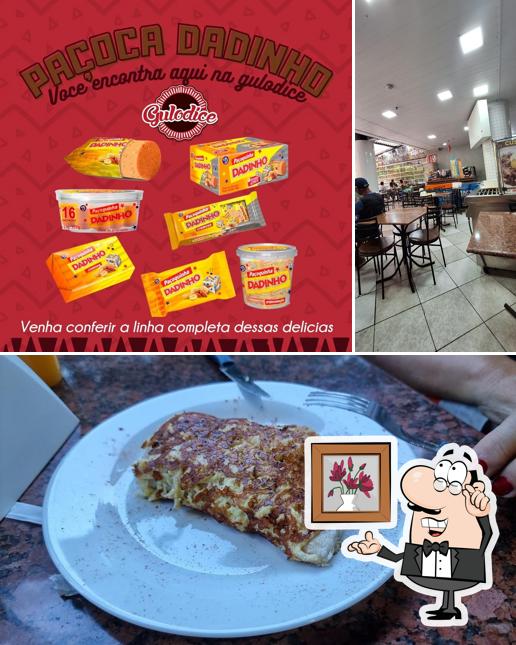 A imagem da interior e comida no Gulodices