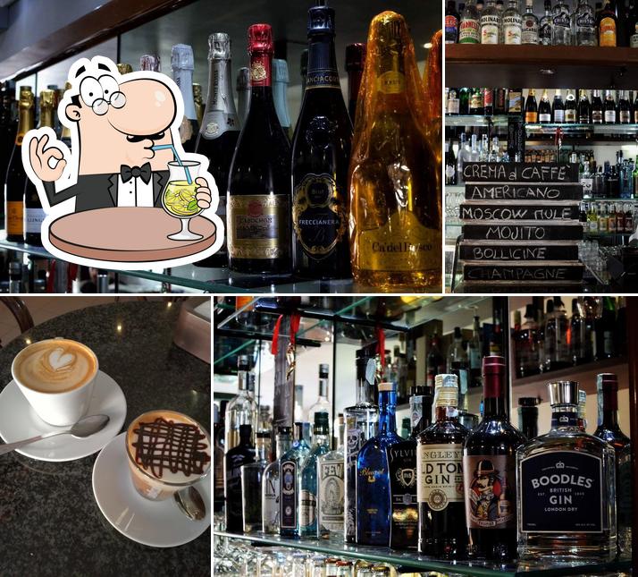Prenditi un drink dal menu