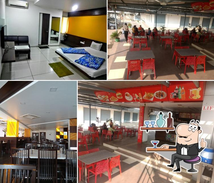 The interior of Honest Restaurant