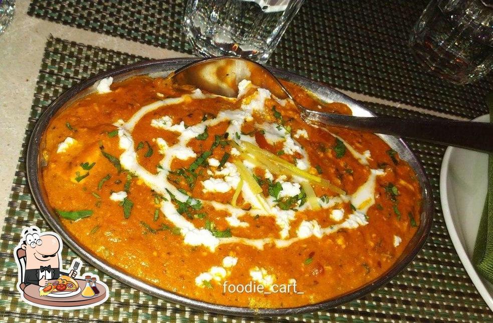 Try out pizza at New Kadimi Restaurant