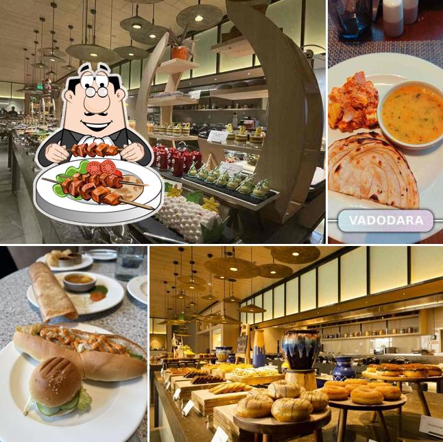 Food at 812 CE - Courtyard By Marriott