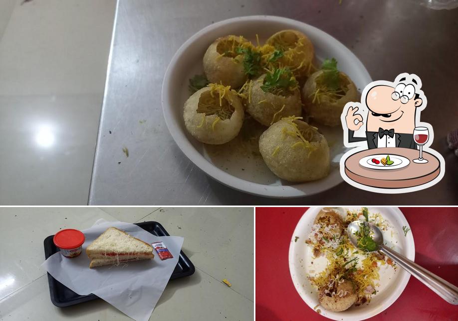 Dahi puri at Chintamani Bhel