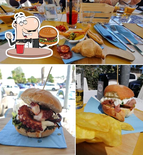 Prova un hamburger a Mareluna Bistrot