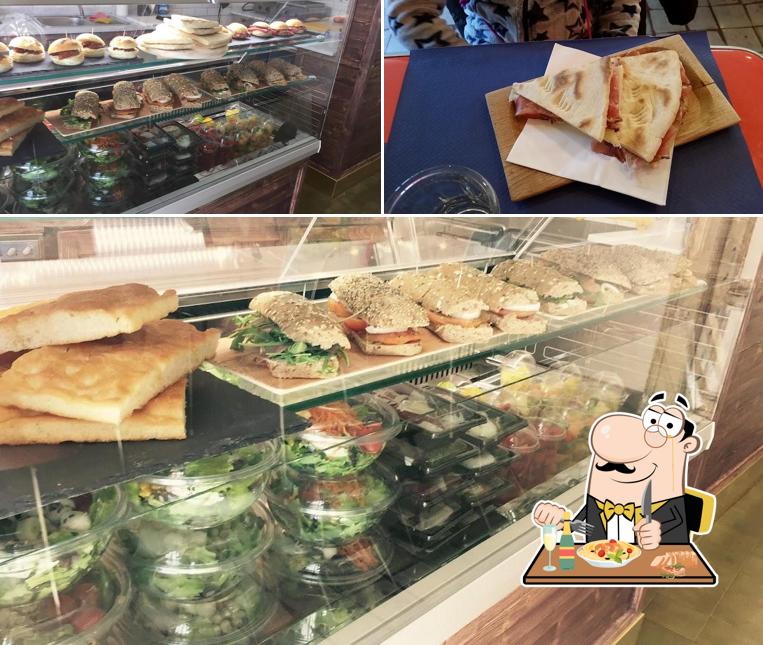 La cibo e interni del ristorante