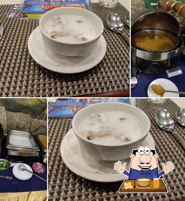 Clam chowder at The Renaissance Room
