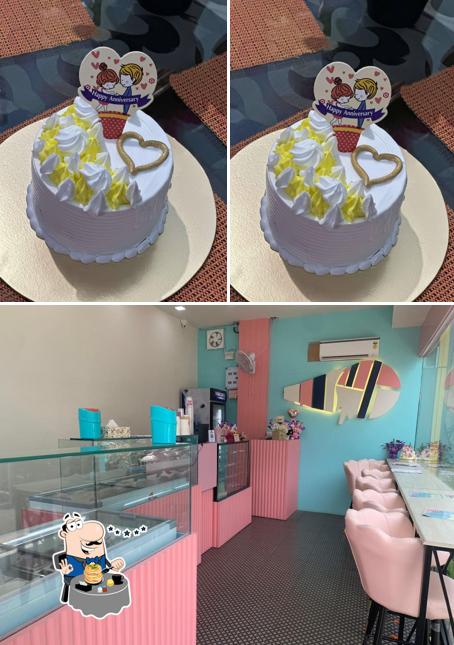 The image of food and interior at SCOOP N CUP