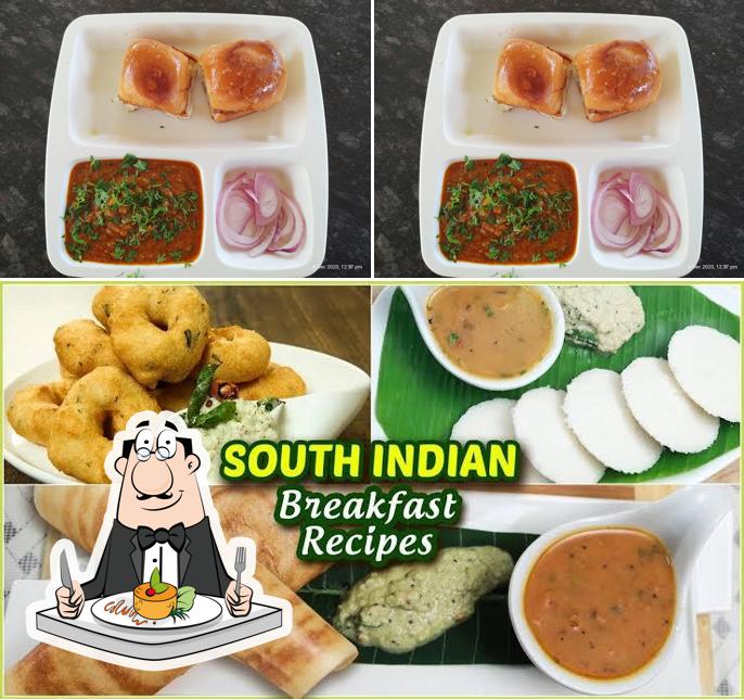 Food at Chaat Puchka Athani