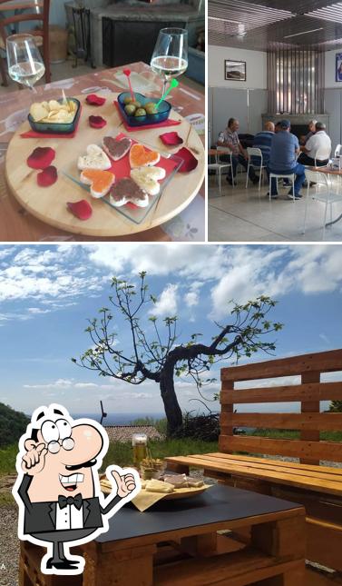 Dai un'occhiata agli interni di Bar Felice