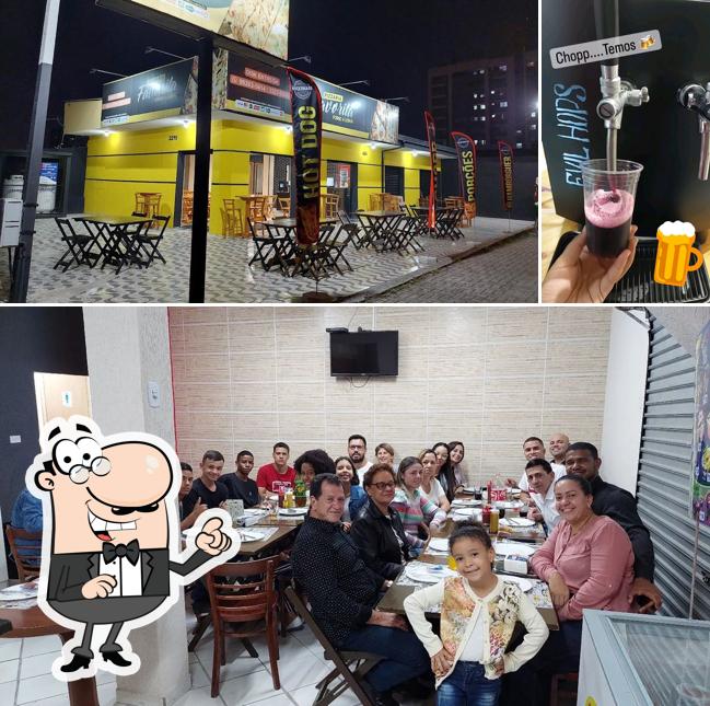 Entre diversos coisas, exterior e interior podem ser encontrados a Esquina 53/ Pizzaria Favorita