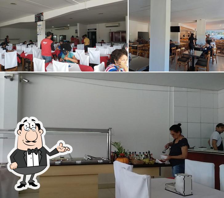 Sente em uma das mesas no Churrascaria Palmas