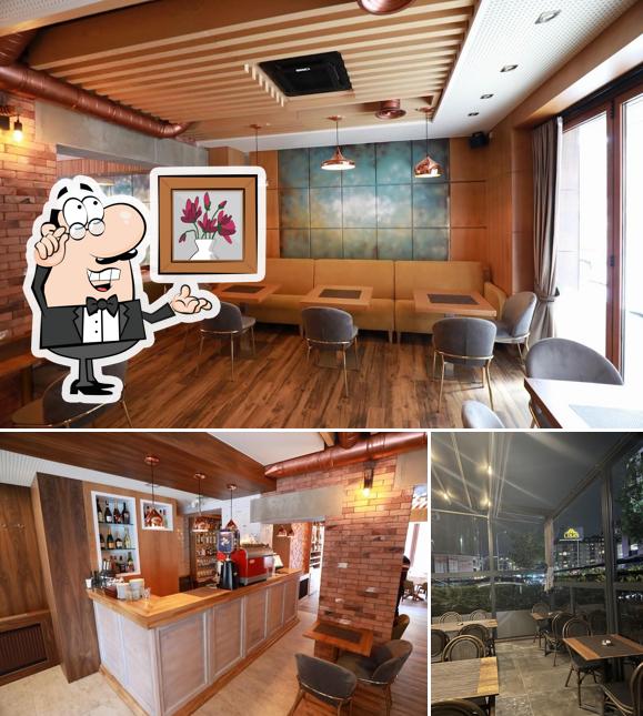 Installez-vous à l'une des tables de Lisa's Restaurant