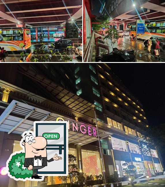 Among different things one can find exterior and food at Taj Ginger Kalamassery