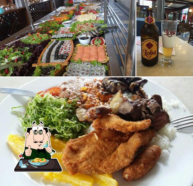 A comida e cerveja do restaurante