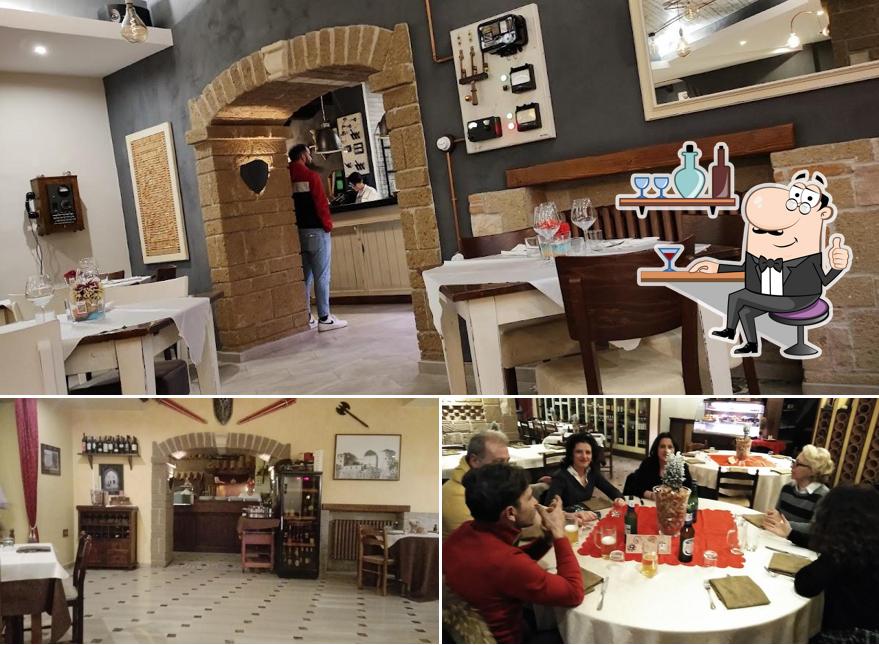 Siediti a un tavolo di La Cantina dei Briganti