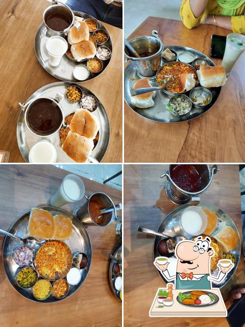 Meals at Oscarwadi misal