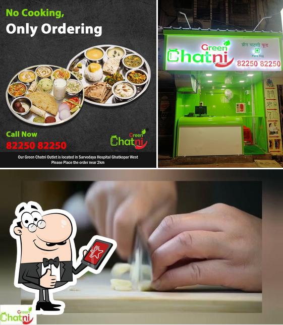Look at the picture of Green Chatni Food