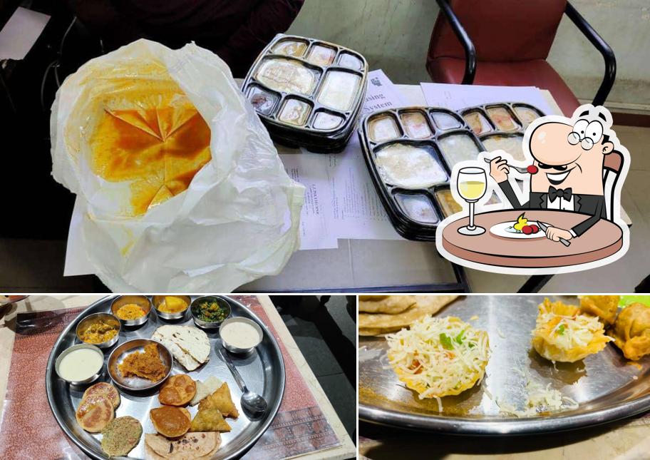 Food at Shri Mahendra Thaal