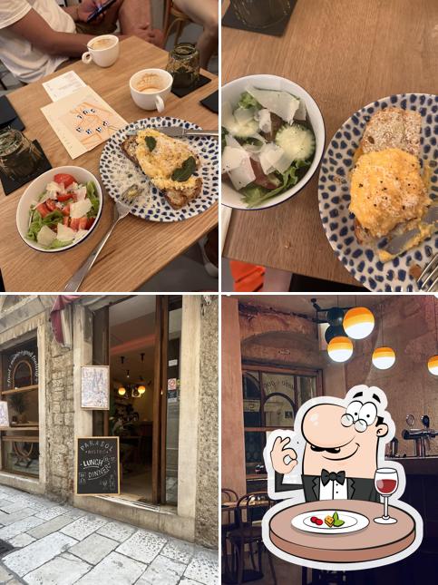 Parasol - food and bar si caratterizza per la cibo e interni