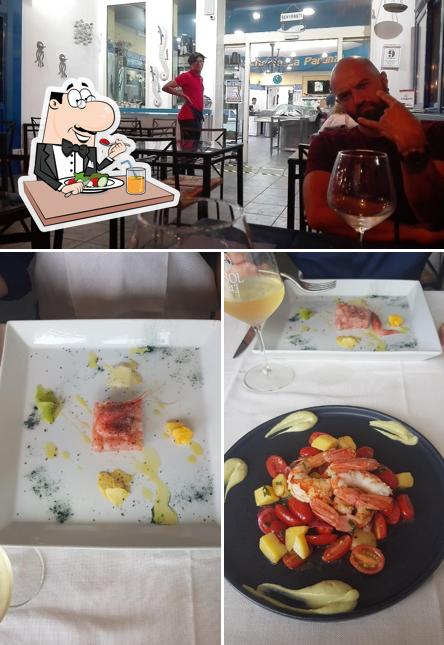 La cibo e interni del ristorante
