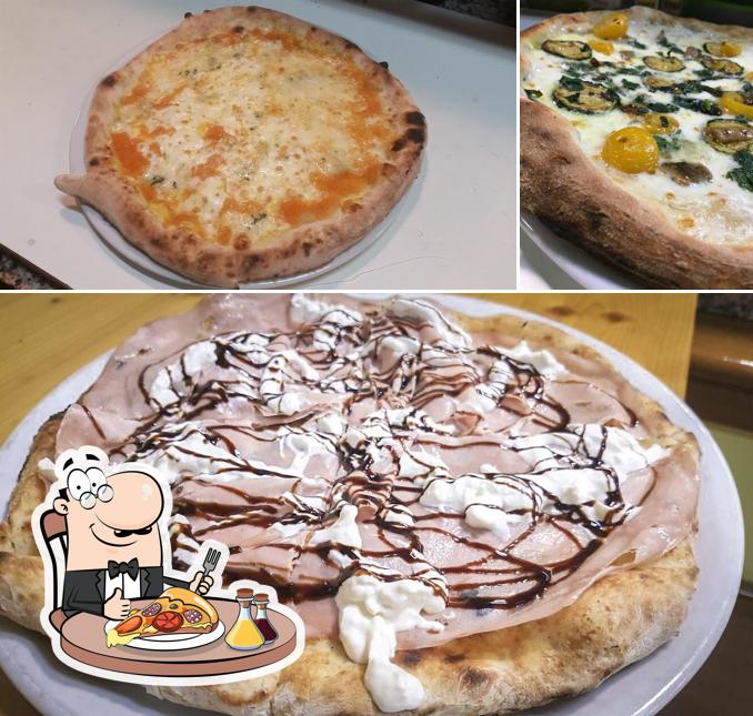 Prova una pizza a Pizzeria Battista dal 2001