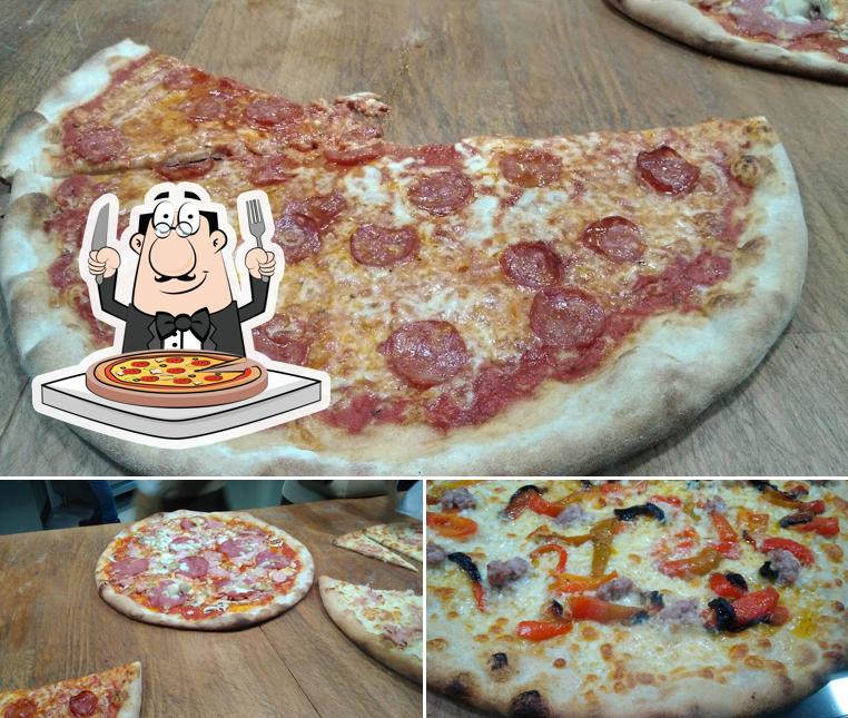 Ordina tra le svariate varianti di pizza