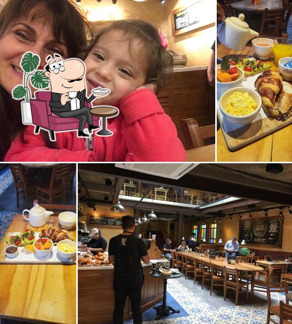 Veja imagens do interior do Le Pain Quotidien