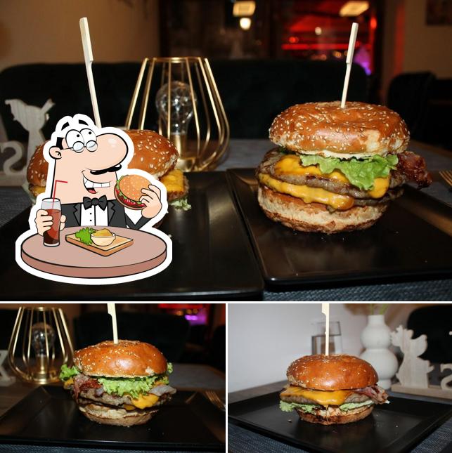 Prenditi un hamburger a Café & Cuisine Pijaca
