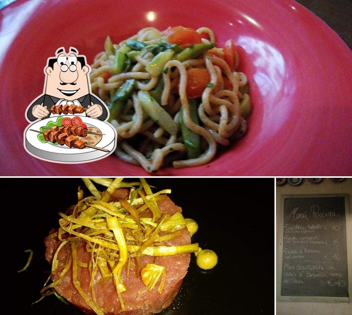 La cibo e lavagna del ristorante