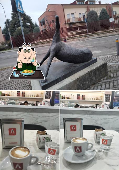 La immagine della cibo e bevanda di Bar Tabaccheria Macao